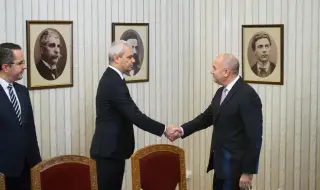 Радев към "Възраждане": Точно за вас няма нужда от специални увертюри и говорене колко сложна е ситуацията ВИДЕО