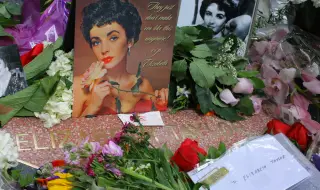 Топ 10 необичайни предмета, с които са погребани знаменитости