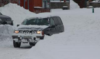 Половин метър сняг на Шипка, "дрифтаджии" затрудниха движението