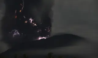 Отново изригна вулканът Ибу в Индонезия