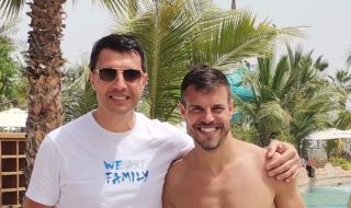 Капитанът на Челси на ваканция в Дубай, разговаря с български общественик