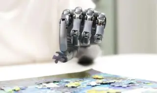 Китай залага на технологии без отваряне на черепа в контраатака срещу Neuralink