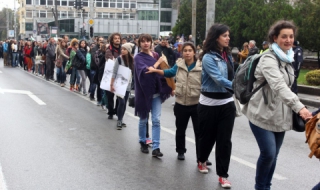 Студенти чакаха Орешарски в УНСС