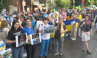 Протест пред руското посолство заради взривяването на язовир "Нова Каховка"