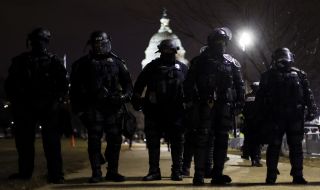 Полицай е бил убит при сблъсъците във Вашингтон