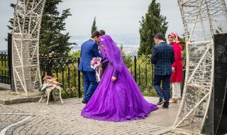 "Моята голяма луда заразна сватба": Как сватбите станаха огнища на коронавирус