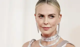 Шарлиз Терон скандализира без сутиен и блуза на премиерата на новия си филм (СНИМКИ)