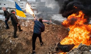 Украинците са готови да жертват последния мост, водещ към Киев