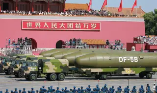 Китай показа междуконтиненталните стратегически ядрени ракети Dongfeng-5C на парада в Пекин ВИДЕО