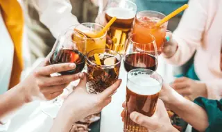 Проучване: Алкохолът размива усещането за гняв, прави ни общителни и емпатични 