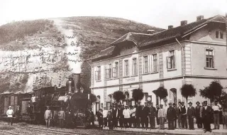 На 8 октомври 1900 г. е открита жп линията Русе – Търново