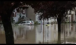 People evacuated by helicopter after heavy rain and flooding in southern Germany 