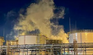 Пожар избухна в руска рафинерия след украинска атака с дрон