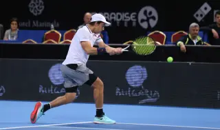 Адриан Андреев с летящ старт на червените кортове в Маракеш