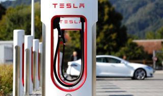 Електромобилите Tesla отново могат да се зарреждат безплатно. Но само за една година и само някои