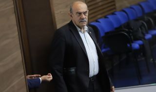 Павел Шопов не изневери на традицията да всее смут и в последния ден на 44-то НС