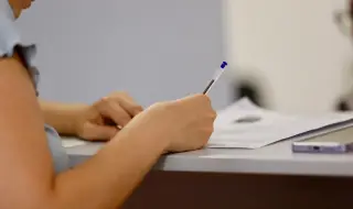 Подписът пред търговец извън офиса или магазина му е като годеж