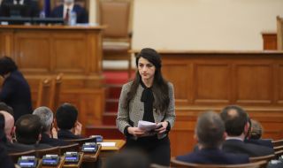 Премиерът ще има 17 съветници, Лена Бориславова със заплата от 5 531 лева