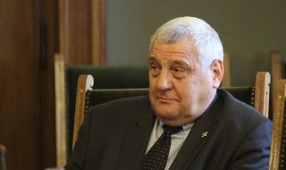 Илия Налбантов: Румен Радев работи срещу България