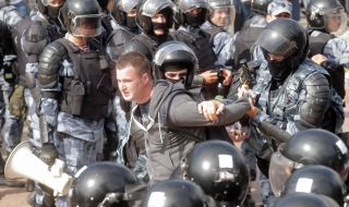 Задържаха журналисти на протест в Русия