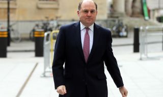 Британският министър на отбраната изненадващо посети Киев