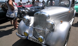 Бургас, морето и ретро автомобили