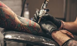 Съдът в Южна Корея потвърди забраната за татуиране