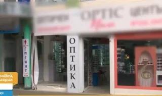 Патрулка се заби в оптика след гонка в Бургас