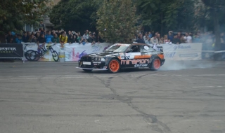 Супер мото шоу закри Extreme Fest в София