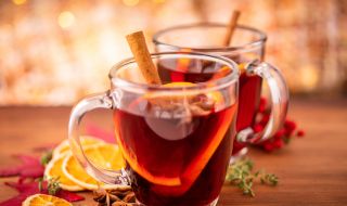 Рецепта на деня: Греяно вино с ябълки и канела