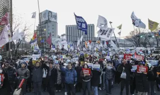 Арестуваха 17 души по време на митинг в подкрепа на южнокорейския президент