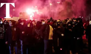 Полицията извади лютив спрей и водни оръдия срещу протестиращите в Истанбул ВИДЕО