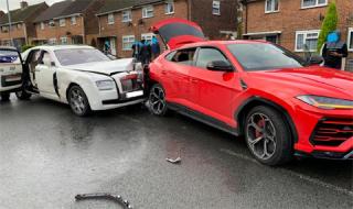 Rolls-Royce блъсна Lamborghini, шофьорът избяга