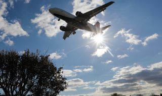 САЩ искат задължителен тест от всички пътници, пристигащи със самолет