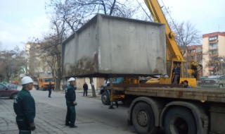 Събарят незаконни гаражи в Пловдив