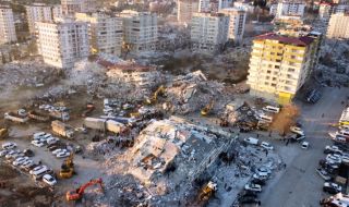 Въпреки изтощението, българските екипи в Турция търсят оцелели сред руините