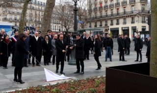 Оланд посети джамия. Франция почете „Шарли Ебдо”