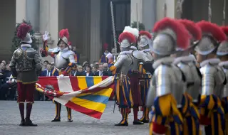 Папската гвардия е разследвана за обиди към жени с еврейски произход