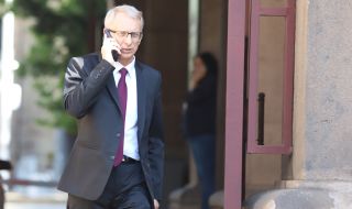 Денков: Има починали 17 деца, днес поръчваме от щадящите тестове