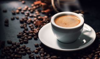 Кое кафе съдържа повече кофеин – дългото или късото? 