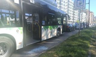 Автобус се запали в София и удари три коли