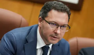 Изслушват вътрешния министър в парламента