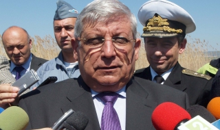 Гарнизон Сливен остава