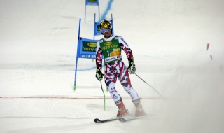 Дрон едва не удари Марсел Хиршер