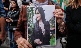 Десетки загинали при протестите в Иран