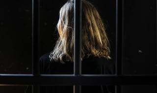 Българка бе осъдена на 18 г. заради тормоз над мъжа си