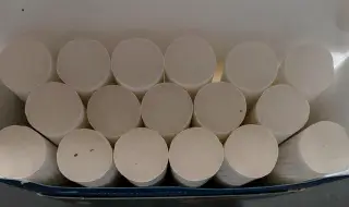 Откриха голямо количество контрабандни цигари в матраци на кораб в Бургас