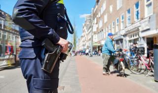 Простреляха мъж, нападнал хора в Амстердам