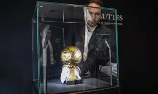 Съд спря търга за "Златната топка" на Диего Марадона 