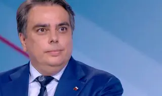 Асен Василев: Пеевски доста често обещава нашите общи пари от бюджета, също и Борисов- както се случи с ватманите